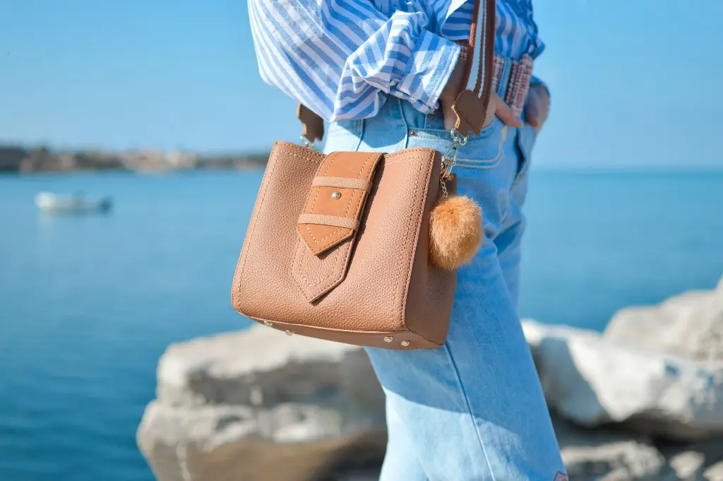 tamara-bellis-HY1fq4ZtLTE-unsplash.webp